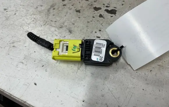 Toyota Auris 150 Airbag deployment crash/impact sensor 8983102080 0347303153