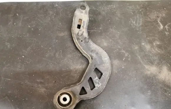 Mercedes-Benz GLA W156 Rear upper control arm/wishbone A24635010