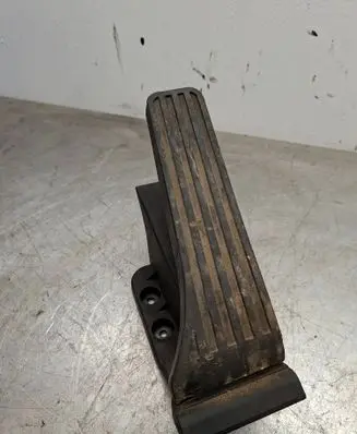 Mercedes-Benz C W204 Accelerator throttle pedal A2043000004