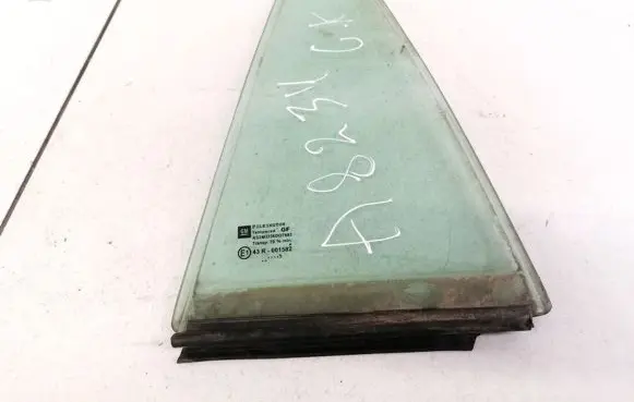 Opel Astra H Rear vent window glass 