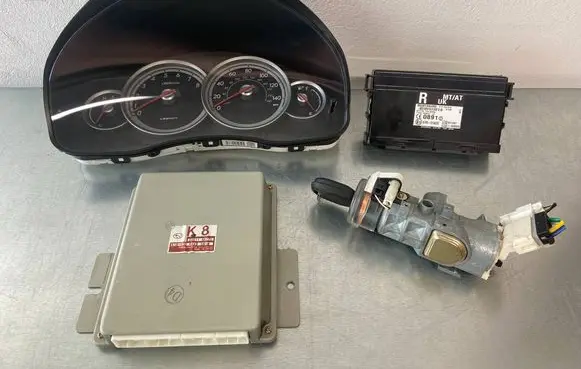 Subaru Legacy Engine ECU kit and lock set 22611AK770
