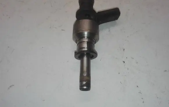 Audi A4 S4 B8 8K Fuel injector 06E036K