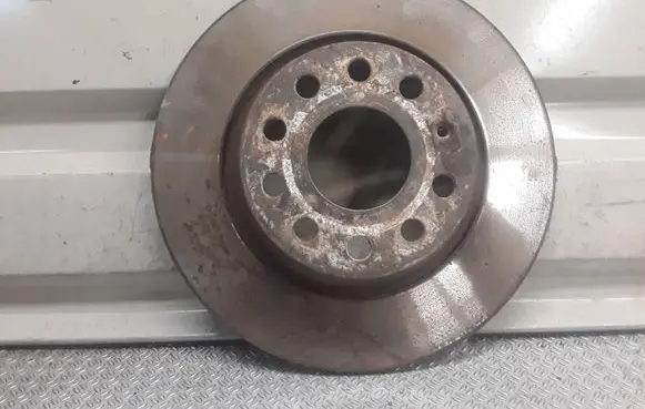Volkswagen PASSAT B6 Rear brake disc 