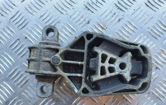 Mercedes-Benz B W246 W242 Engine mount bracket A2462401209