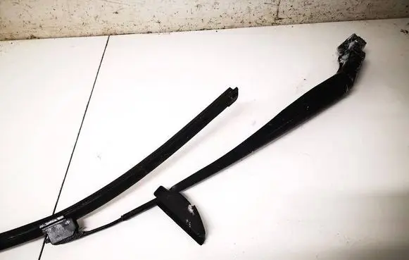Honda Civic IX Front wiper blade arm 