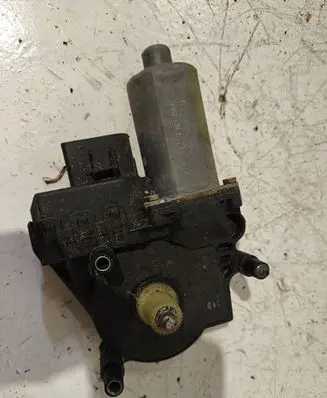 Audi A4 S4 B6 8E 8H Front door window regulator motor 0130821774