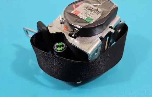 Mercedes-Benz E A207 Rear seatbelt 619701700 IMPRK1446184