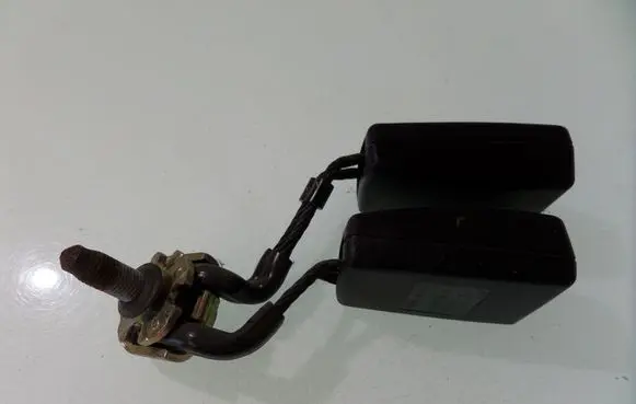 Middle seatbelt buckle (rear)