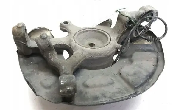 Mercedes-Benz C W204 Front wheel hub spindle knuckle A2043322901