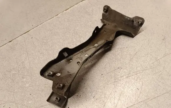Audi A3 S3 8V Fender mounting bracket 8V0821168A