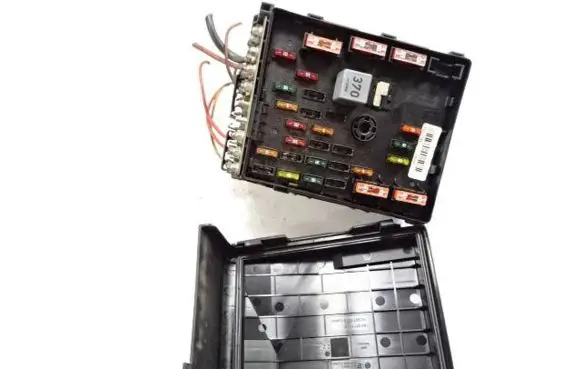 Volkswagen PASSAT CC Fuse box set 3C0937125 63592777