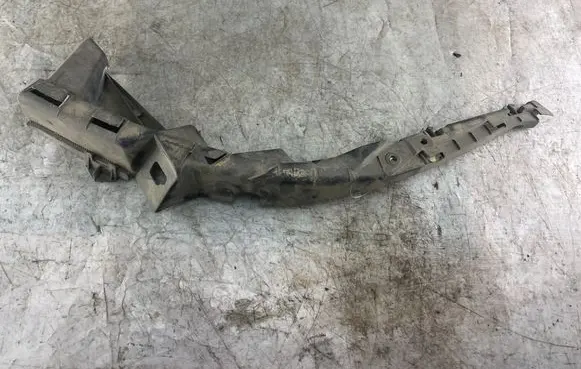 Volkswagen PASSAT B5 Front bumper mounting bracket 3b0807049c