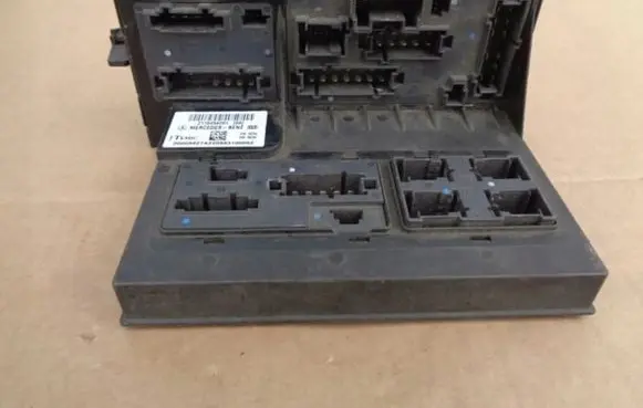 Mercedes-Benz E W211 Fuse module A2115454201