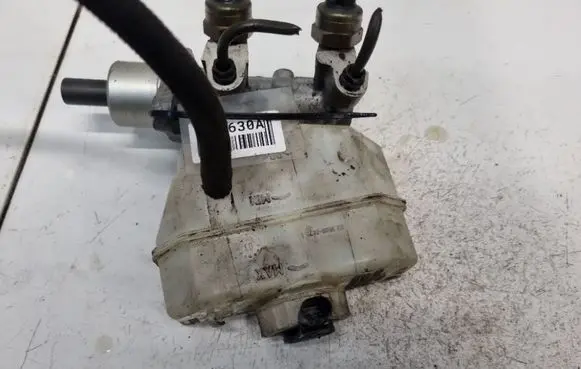 Brake fluid reservoir