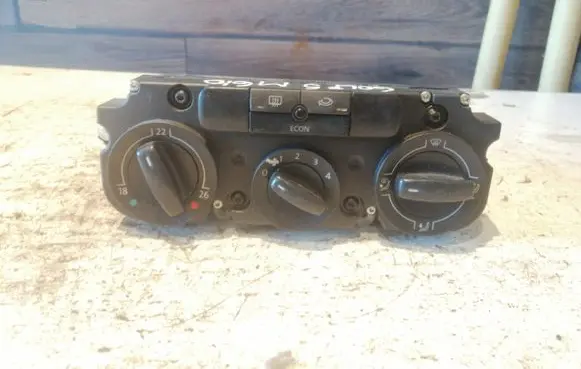 Volkswagen Golf V Climate control unit