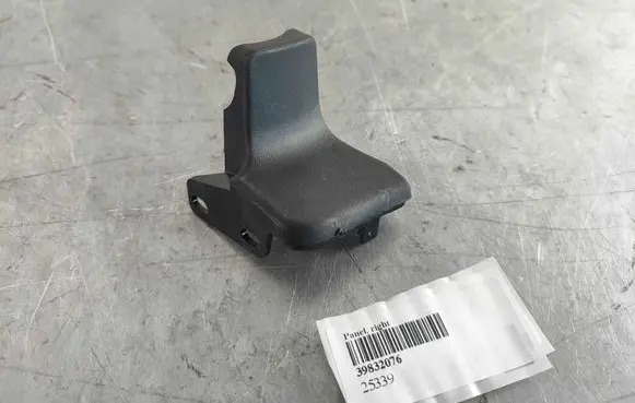 Volvo XC60 Front door seat control surround trim 39832076