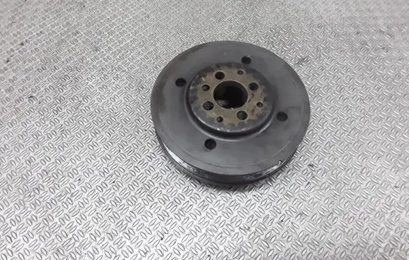 Volkswagen Golf IV Crankshaft pulley 038105243
