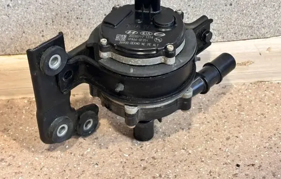 Hyundai Ioniq 5 Electric auxiliary coolant/water pump 369000EKM0