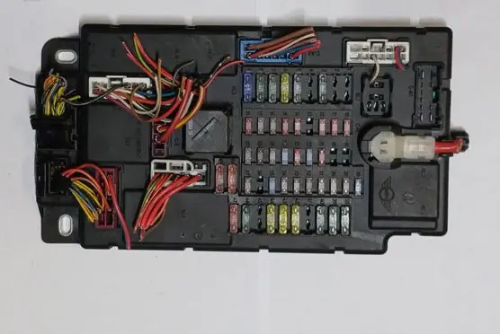 Mini One - Cooper Coupe R56 Fuse module 3453737 61363453737
