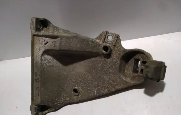 Audi A6 S6 C4 4A Engine mounting bracket 4A0199308