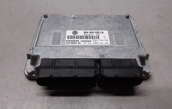 Volkswagen Golf V Engine control unit/module 06A906033CA 5WP4020303