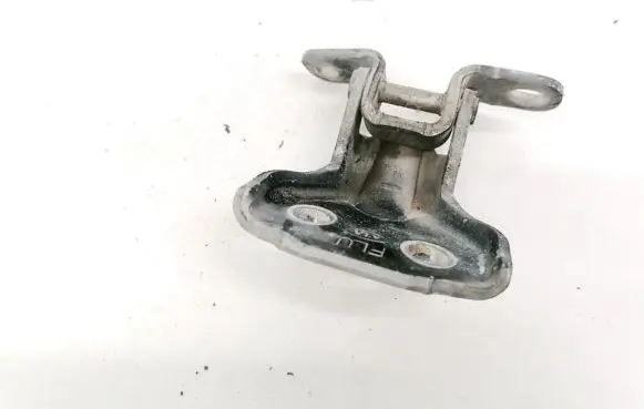 KIA Sorento Rear door lower hinge