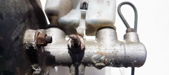 Mazda 323 F Master brake cylinder