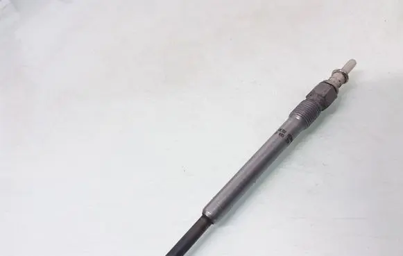Mercedes-Benz E W210 Glow plug 0100226379
