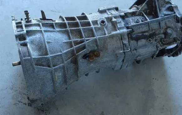 Nissan Patrol Y61 Manual 5 speed gearbox part-00641