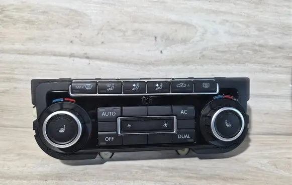 Volkswagen Golf VI Climate control unit 5K0907044AK 5HB00974621