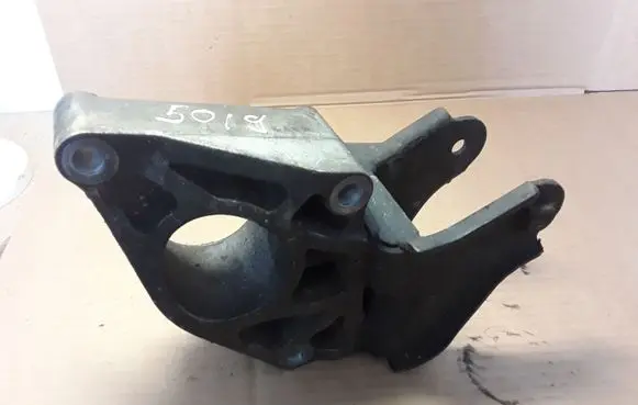 Suzuki SX4 Engine mounting bracket NOCODE
