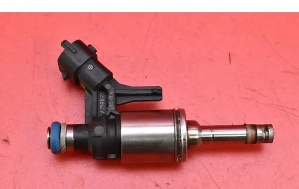 BMW 7 F01 F02 F03 F04 Fuel injector V7591623