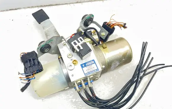 Mercedes-Benz SLK R170 Convertible roof hydraulic pump A1708000030