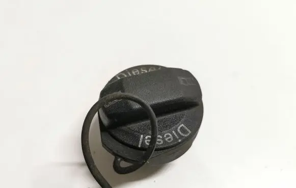 Volkswagen Golf V Fuel tank filler cap 