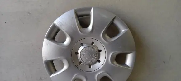 Skoda Fabia Mk2 (5J) R16 wheel hub/cap/trim 5J0601147A