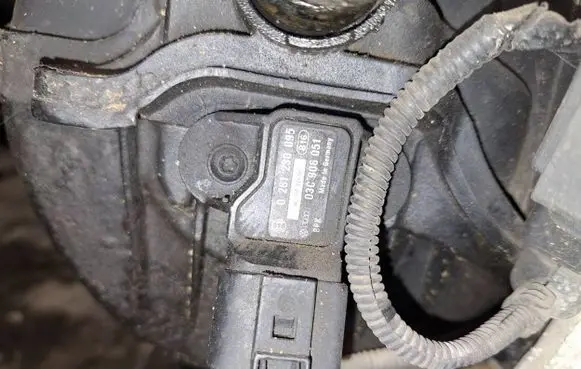 Volkswagen Touran I Air pressure sensor 0261230095 03c906051