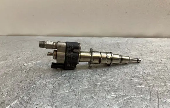 BMW 5 E60 E61 Fuel injector 7585261 10181010 758526111