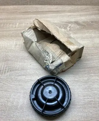 Volvo S40, V40 Headlight/headlamp dust cover 3345718 145222