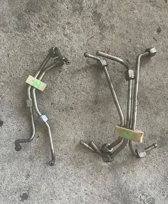 Volvo XC90 Fuel injector supply line/pipe 
