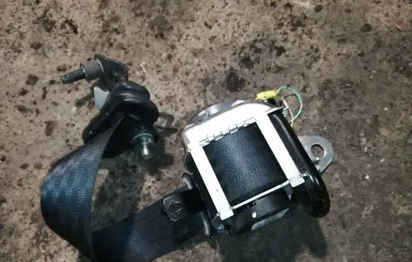 Nissan Juke I F15 Front seatbelt 620242000A 617544301B