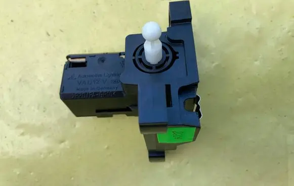 Mercedes-Benz C W205 Headlight level adjustment motor 0307853306