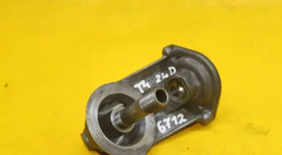 Oil filter mounting bracket