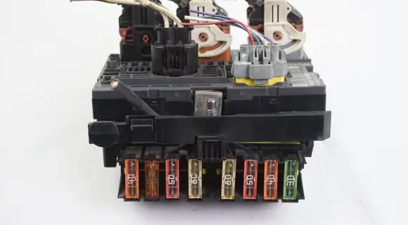 Peugeot Partner Fuse module 9666700380