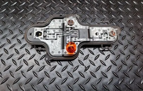 Nissan Primera Tail light bulb cover holder 89024270