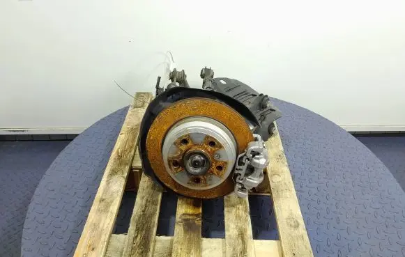Front wheel hub spindle knuckle