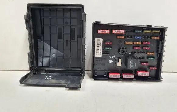 Volkswagen PASSAT B6 Fuse module 3C0937125 63592777 1K0937132F