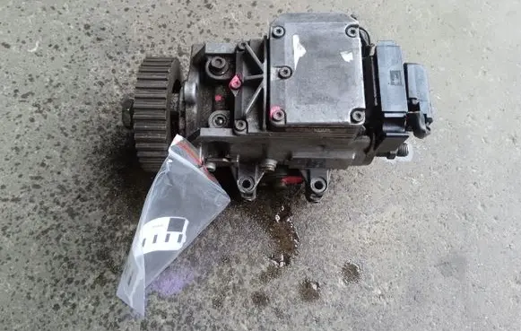 Audi A6 S6 C5 4B Fuel injection high pressure pump