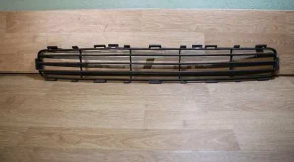 Toyota Avensis T250 Front bumper lower grill 5311205060C