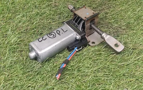 Volkswagen PASSAT CC Seat adjustment motor 988582104 D336600