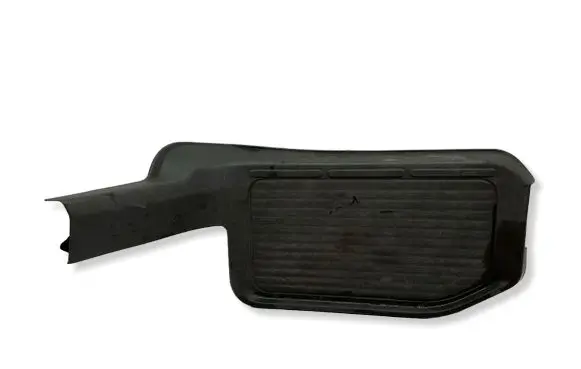 Mitsubishi Pajero Rear sill trim cover MR402153